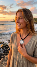 Load image into Gallery viewer, Natural Shell Spiral Necklace (N-39 T-1)
